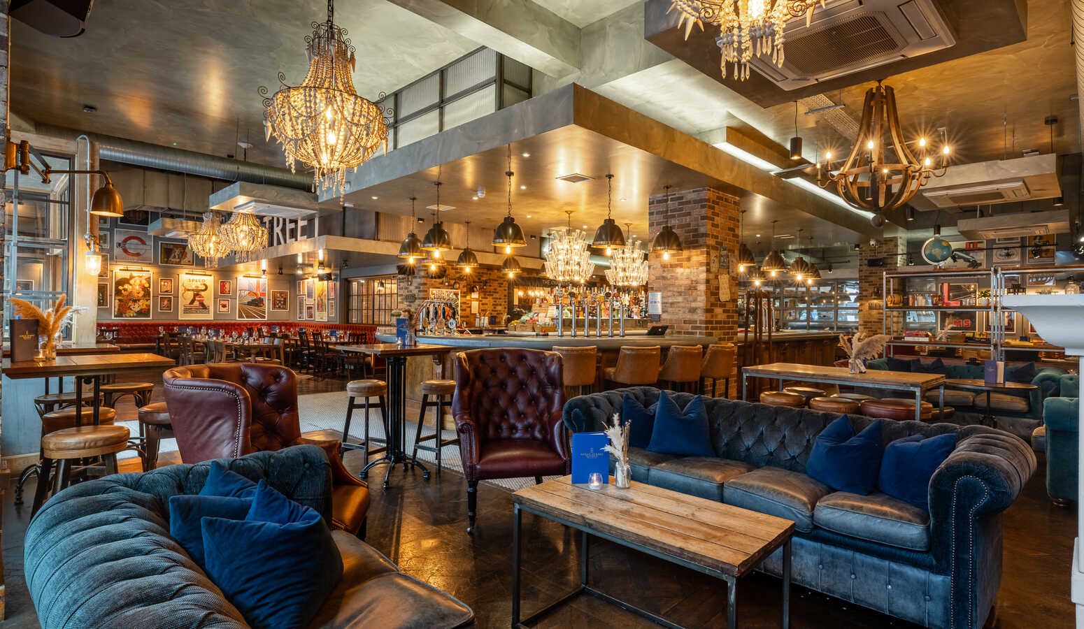 empty pub lemen street tavern
