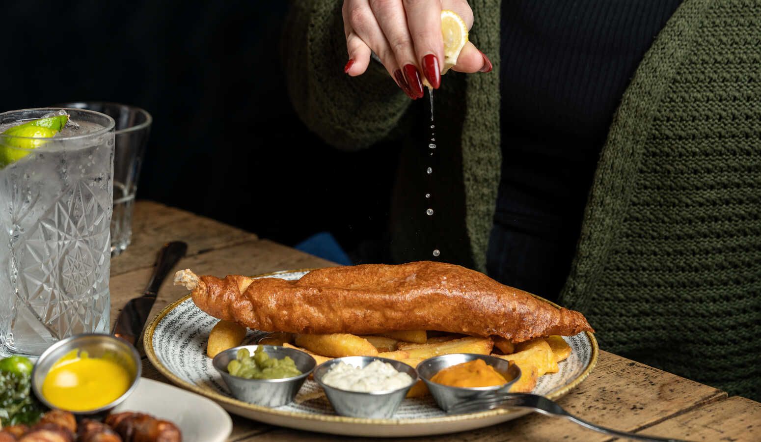 squezzing lemon onto fish